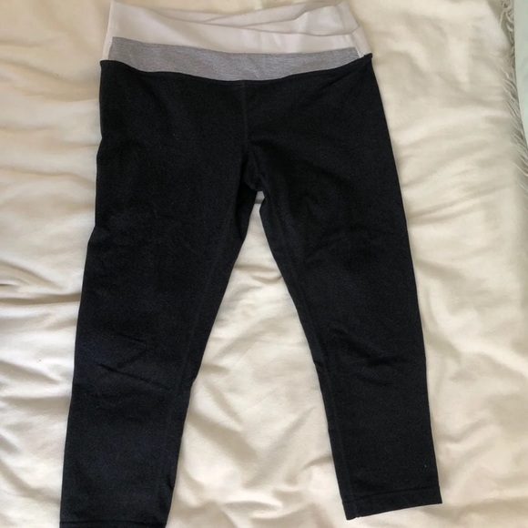 lululemon athletica Pants - Lululemon *vintage* wunder under crop leggings - 6